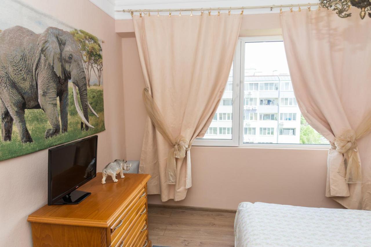 Elevating Moments Apartment Burgas Luaran gambar