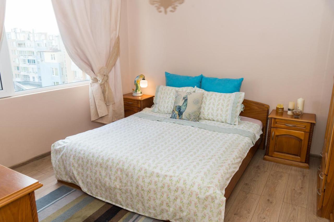 Elevating Moments Apartment Burgas Luaran gambar